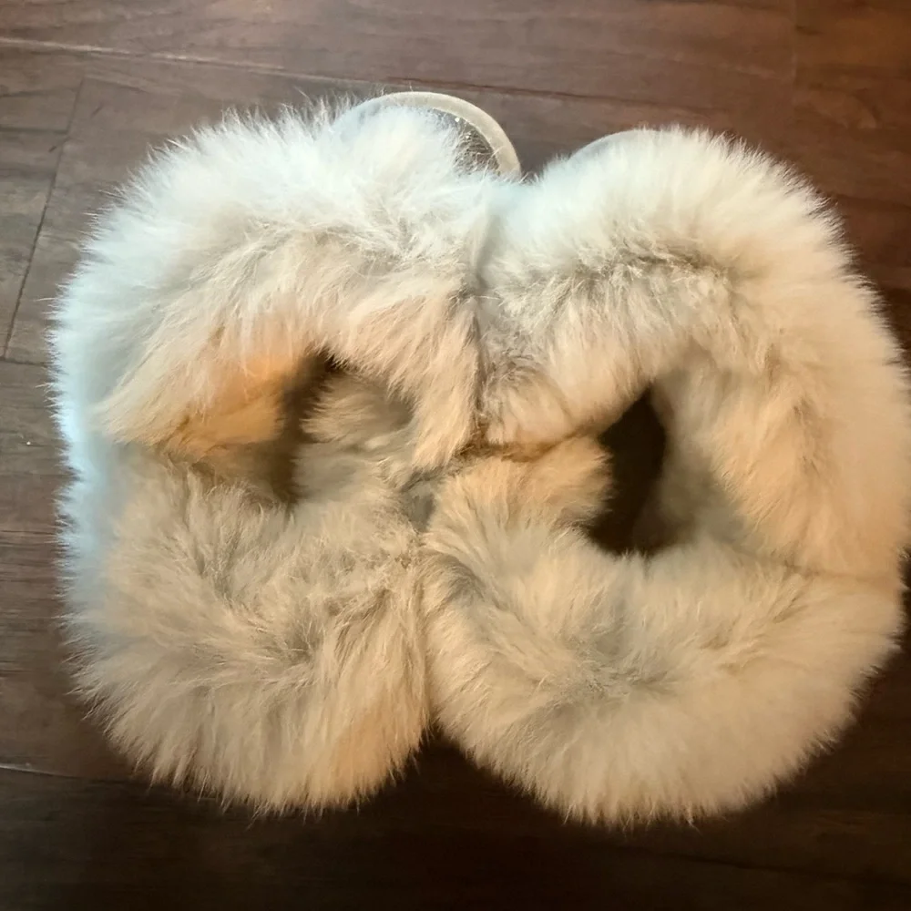 NWOT Doe A Dear Silver Glitter and White Fur Lined BootsSize 9.5